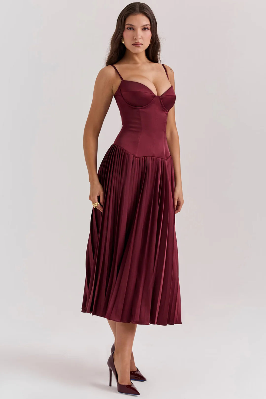 Vestido Midi Plissado Vinho Modelo Gallatare