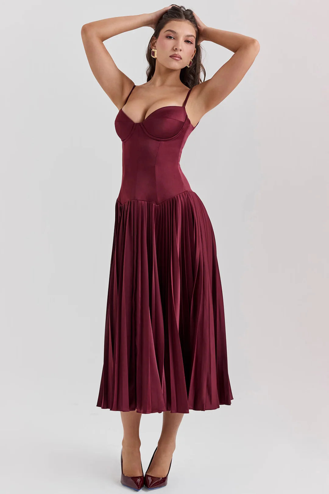 Vestido Midi Plissado Vinho Modelo Gallatare