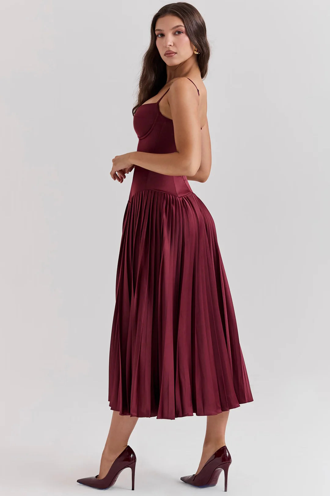 Vestido Midi Plissado Vinho Modelo Gallatare